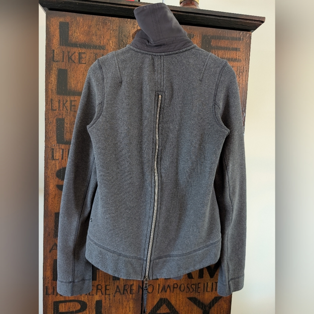 Lululemon Jacket - Picture 6 of 7